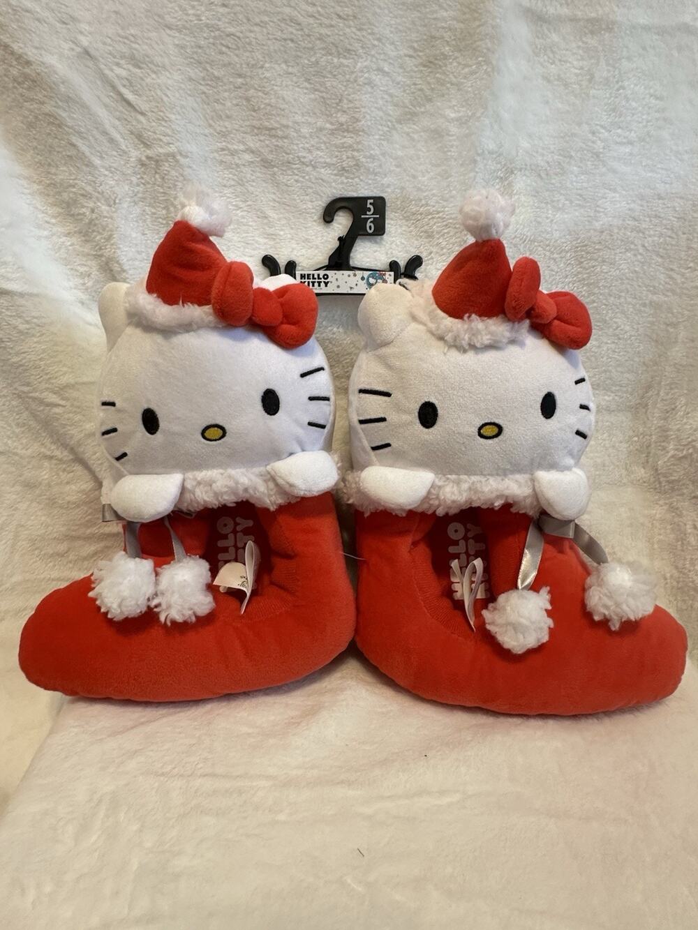 NWT Hello Kitty Kids Holiday Slippers Size 5/6